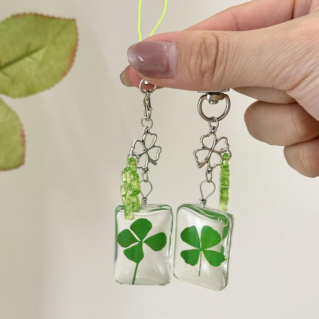 Ins Lucky Grass Bag Pendant Creative Keychain Beautiful Clover Pendant Dried Flower Lucky Phone Chain