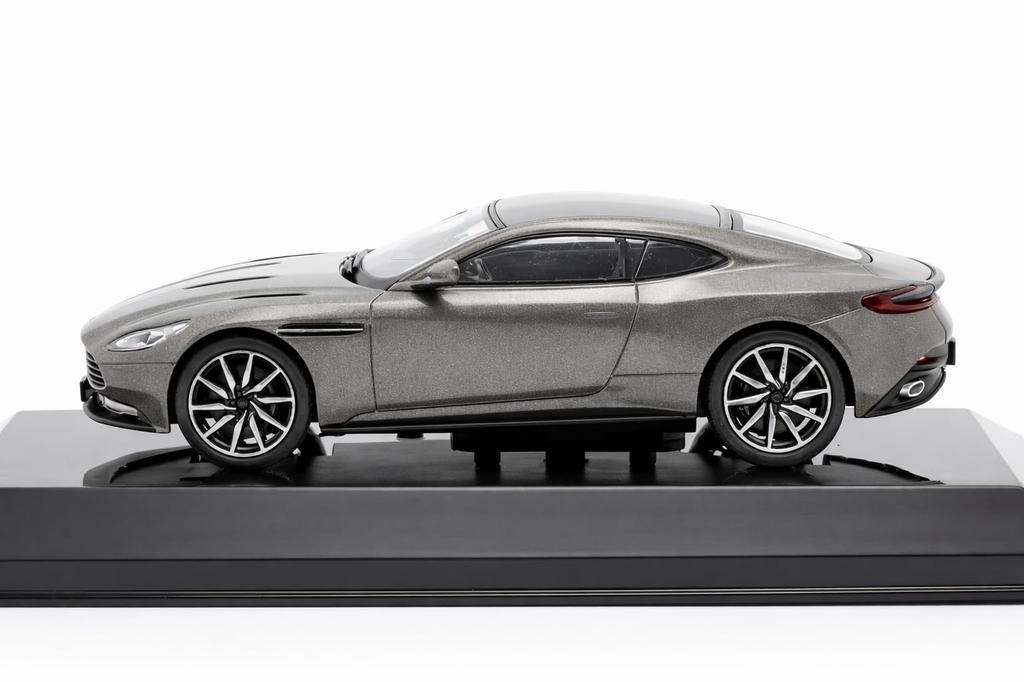 ALTAYA Aston Martin Diecast Model ASTON MARTIN DB11 2016 with Case 1/43 (Gray) [Used]