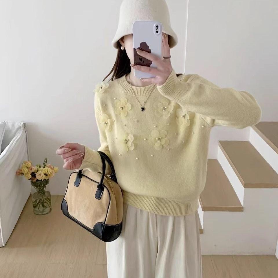 A Fashionable and Stylish Lace Knitted Base Layer for Women In Autumn and Winter