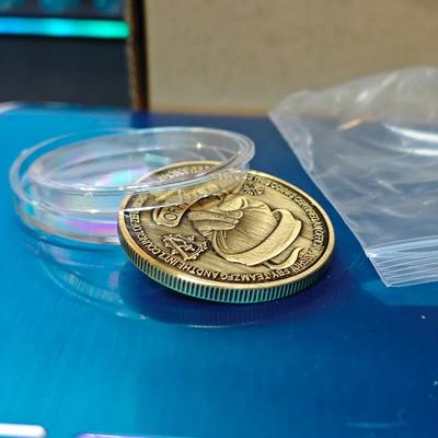 1 Moneda conmemorativa de colección de regalo de flujo retro de parodia de dedo medio europeo y americano.