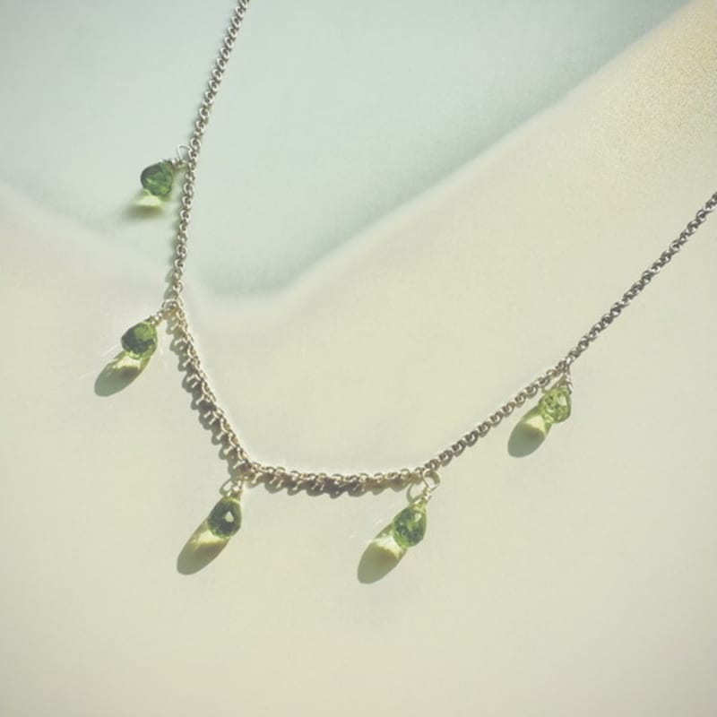 

SUZURAN dewdrops silver necklace_peridot Dewdrop peridot gemstone silver necklace 40cm