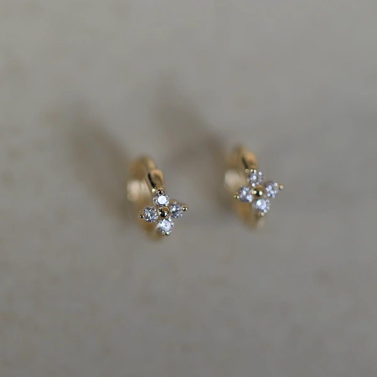 

925 Sterling Silver Electroplated 14K Gold Small Zirconia Flower Earrings for Women Sweet Exquisite Gift Jewelry Silver