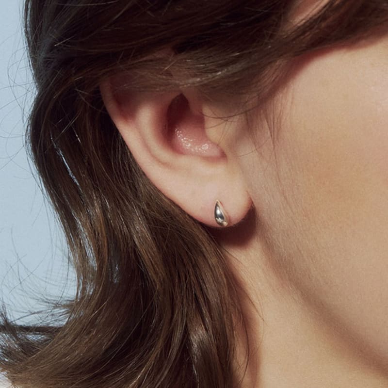 

JUDY AND PAUL [925 Silver] Muse Waterdrop All-Silver Minimal Earrings Silver