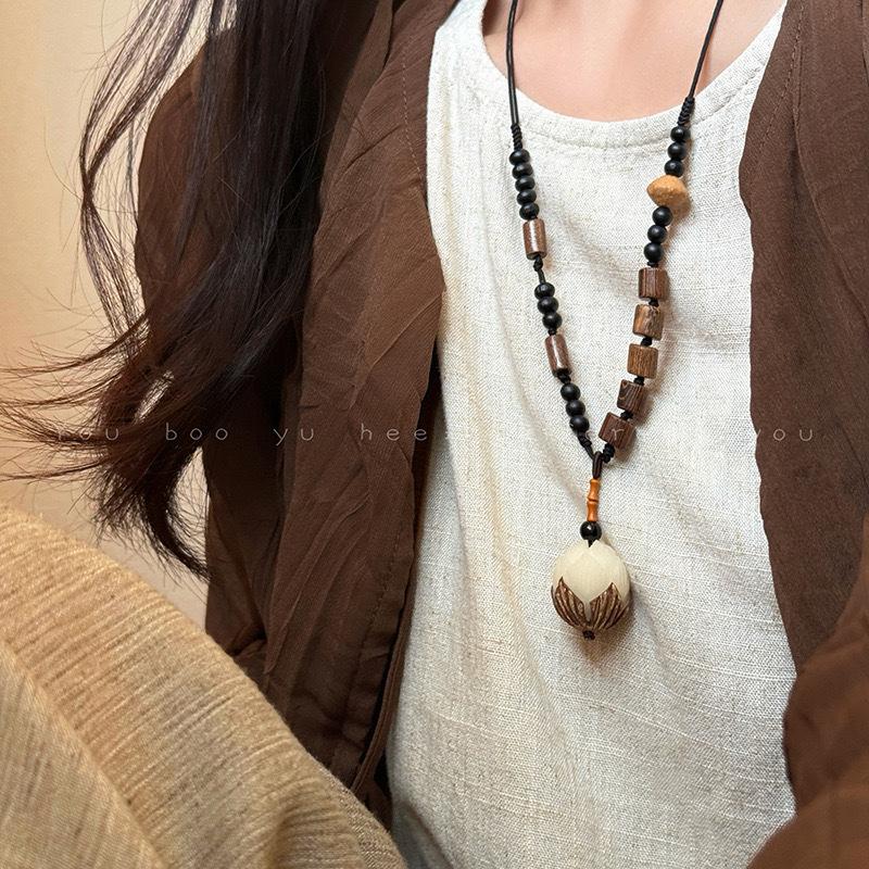 Retro New Chinese Flower Beaded Necklace, National Style Wooden Bead Woven Long Braided Rope Collarbone Chain, Women'S High-End Neck Chain
