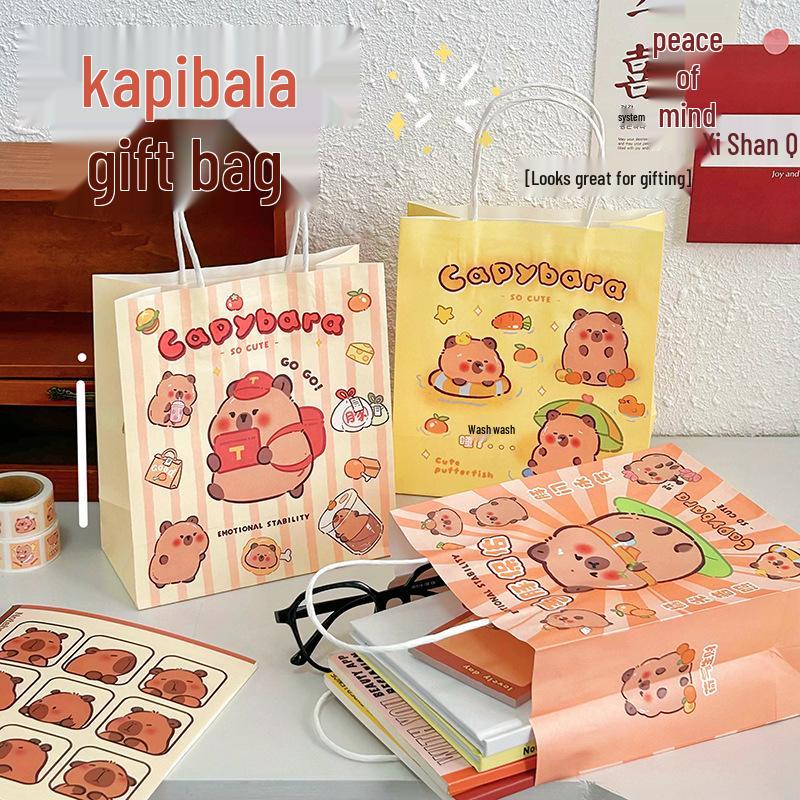 

Милый подарочный бумажный пакет с капибарой и иглобрюхом