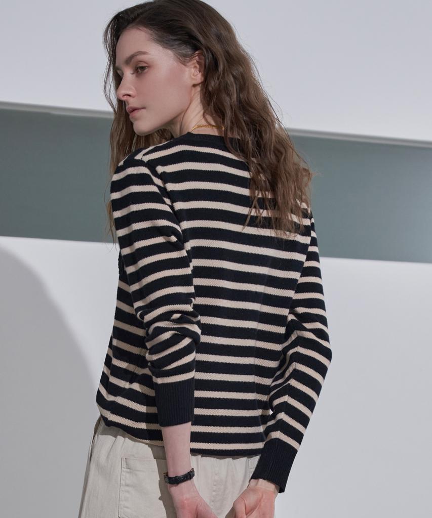 LENIC&MCCOY V-Neck Contrast Embroidered Patch Knit Mn03Kn070Fjy
