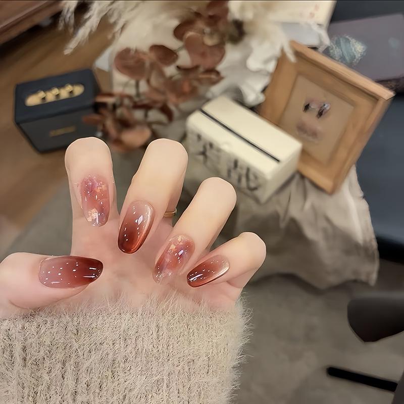 Molten Gold New Year Gradient Cat Eye Manicure – Elegant Skin-Whitening, Handmade, Gentle and Simple Design L