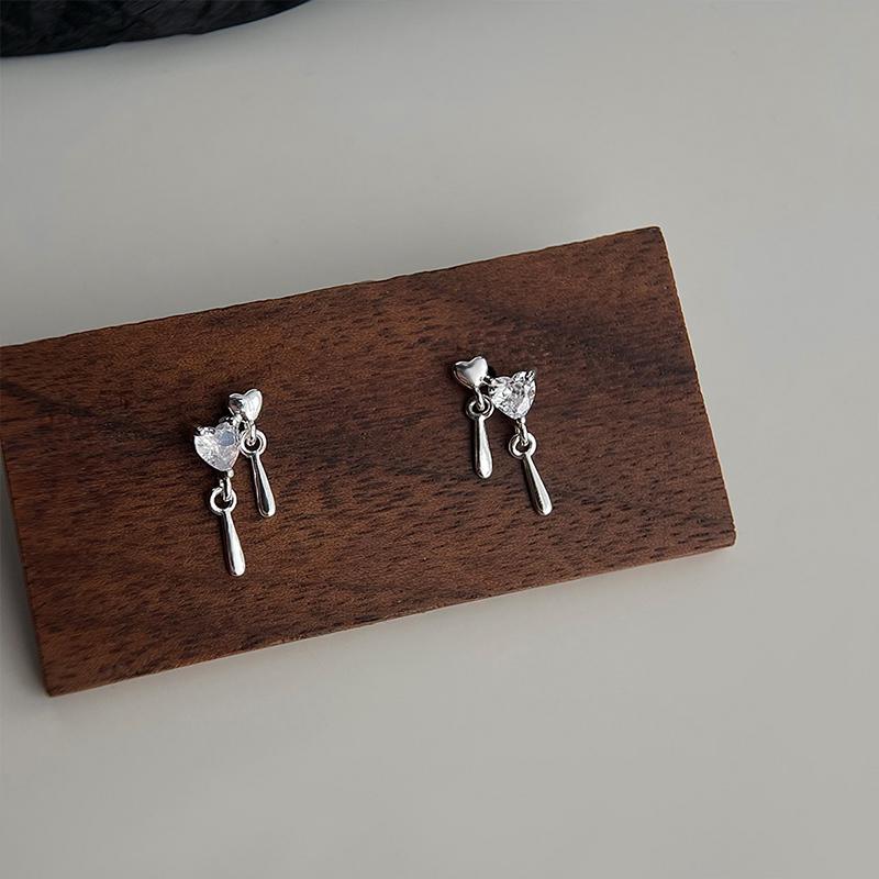 

Модные и изысканные серьги-подвески с кисточками в виде сердца из циркония, нейтрального и прохладного серебристого цвета, простые повседневные украшения для вечеринок, подарок серебряный