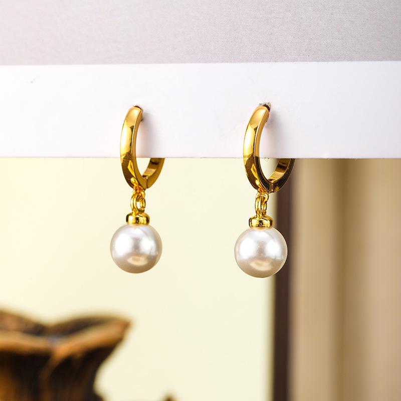 

Elegant French Pearl Ear Cuffs - Light Luxury, Simple, and Fashionable Design