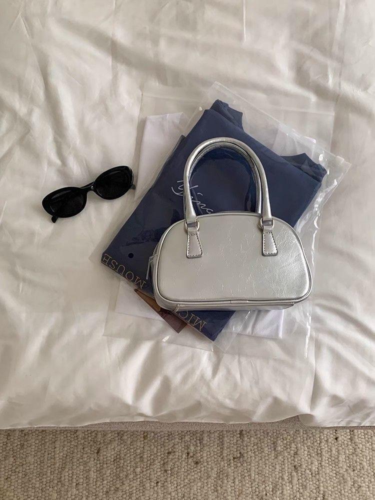 

2025 new red underarm bag women s Korean version niche design portable small square bag light luxury messenger bowling bag серебряный