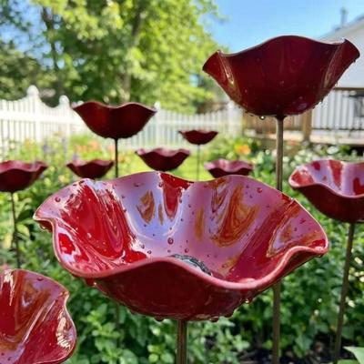 Einzigartiger Handgefertigter Metallblumen-Gartenspieß Große Biene Vogel-Tränke für Außenkunst
