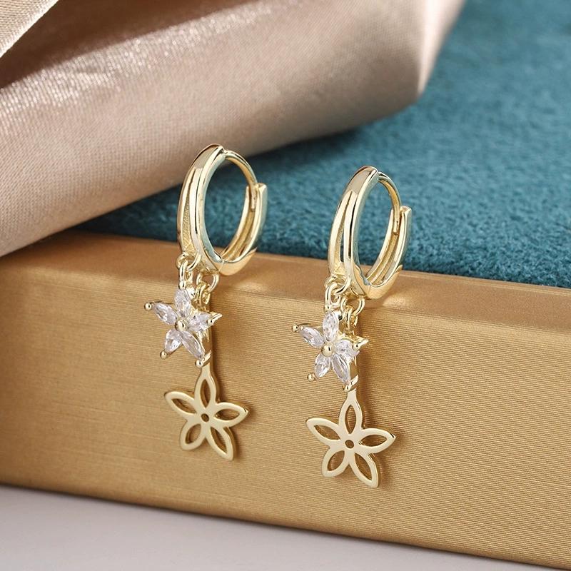 Minimalistische Hohl-Weiße Zirkon-Sternblumen-Creolen für Damen, Vintage-Goldfarbe, Ohrbügel, Hochzeits Schmuck, Valentinstagsgeschenk