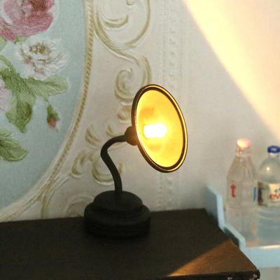 1:12 Puppenhaus Miniatur LED Lampe Schreibtischlampe Schwarze Wandlampe Mit Schalter Möbelmodell Dekor Spielzeug