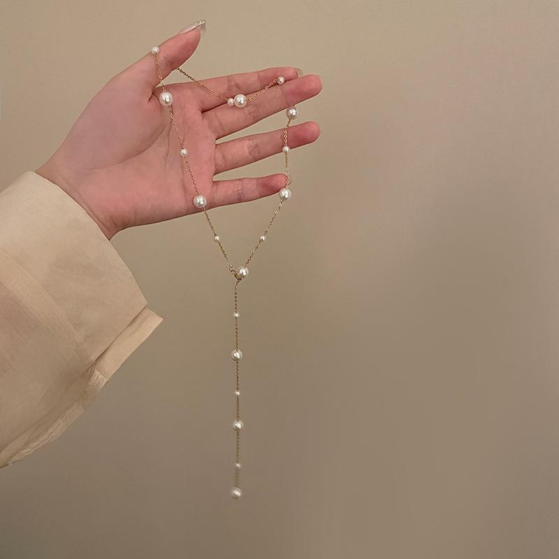 Butterfly Irregular Pearl Necklace Medieval Vintage Temperament Collarbone Chain Versatile High-end Jewelry