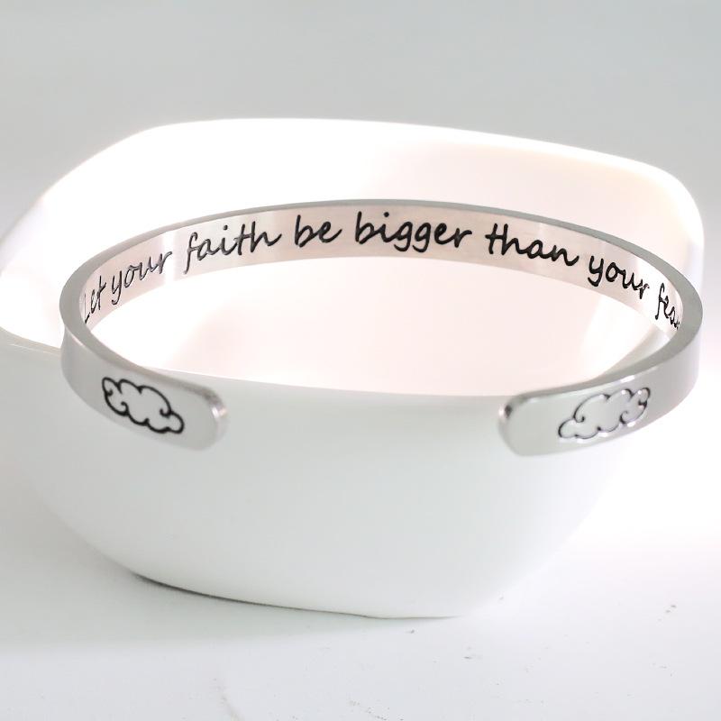 Bracciale gioielli femminili concavo carattere durevole indossabile comodo bracciale in acciaio al titanio