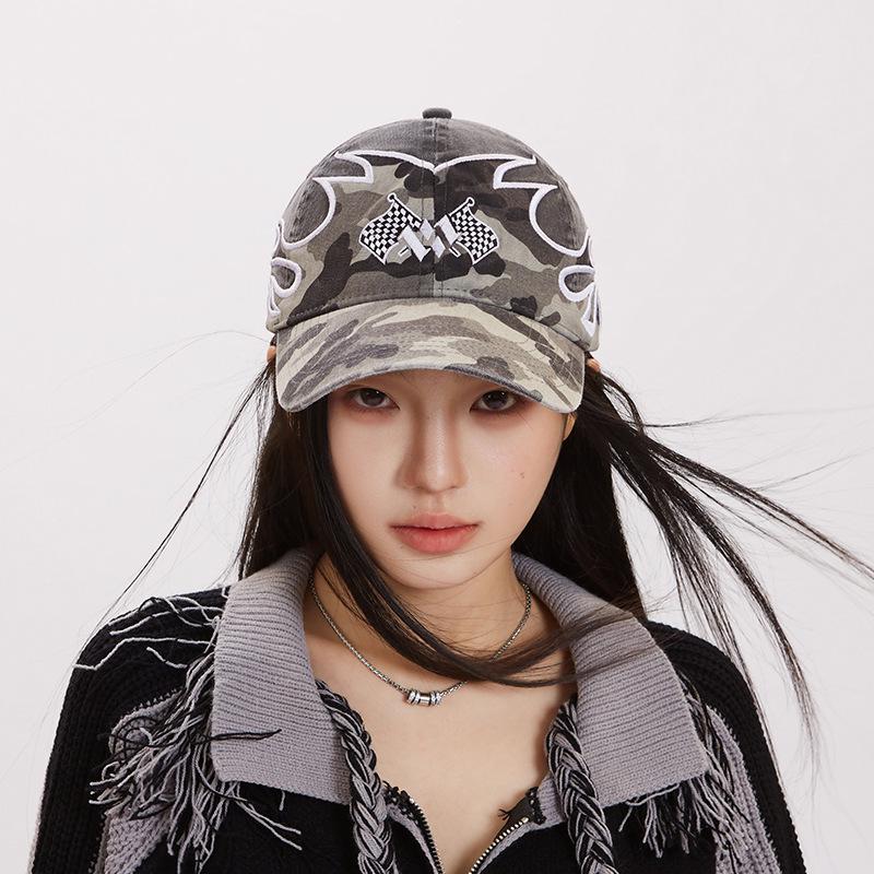 Premium Cotton Baseball Cap with Custom Logo Embroidery - Trendy and Sun Protective Duckbill Design