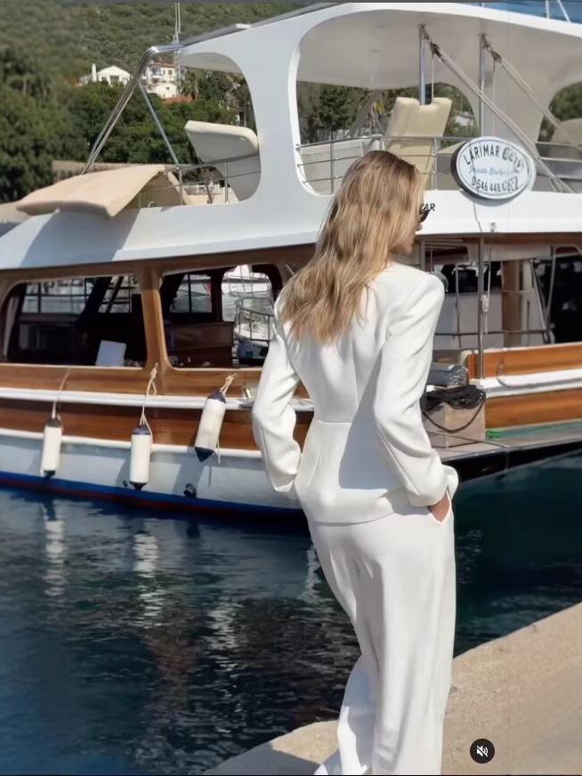 Autumn 2024 Women's Lapel Solid Color Versatile Commuter Jacket