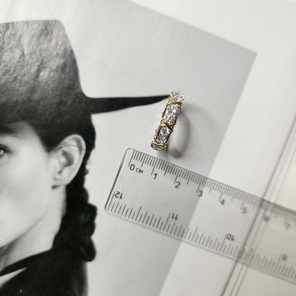 Srebrny pierścionek z cyrkoniami, waga produktu 3,73 g (2176336)