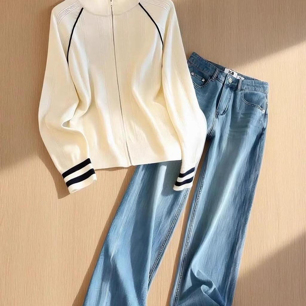 A New Early Autumn School-style Stand-up Collar Zippered Knitted Cardigan for Women, Loose and Versatile Top