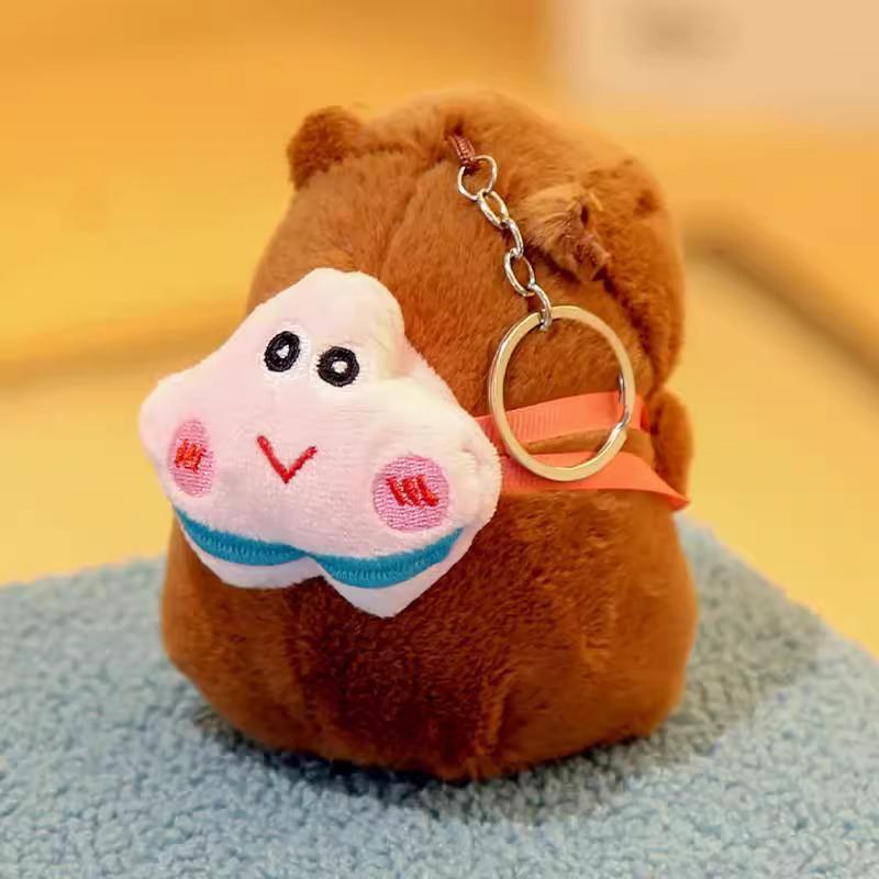 Брелок-подвеска в виде капибары для сумки - милая, немного нелепая плюшевая игрушка.