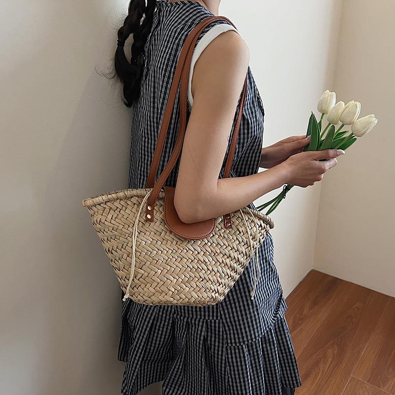 Straw Bag Women's New Trendy Popular Woven Shoulder Bag Bucket Bag Seaside Vacation Beach Bag