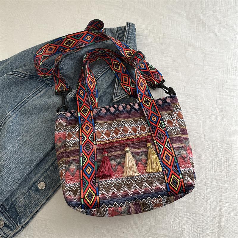 Ethnic Style Large-capacity Fashion Simple Temperament Handbag 2025 Spring and Summer New Foreign Style Women's Commuting Tote Bag