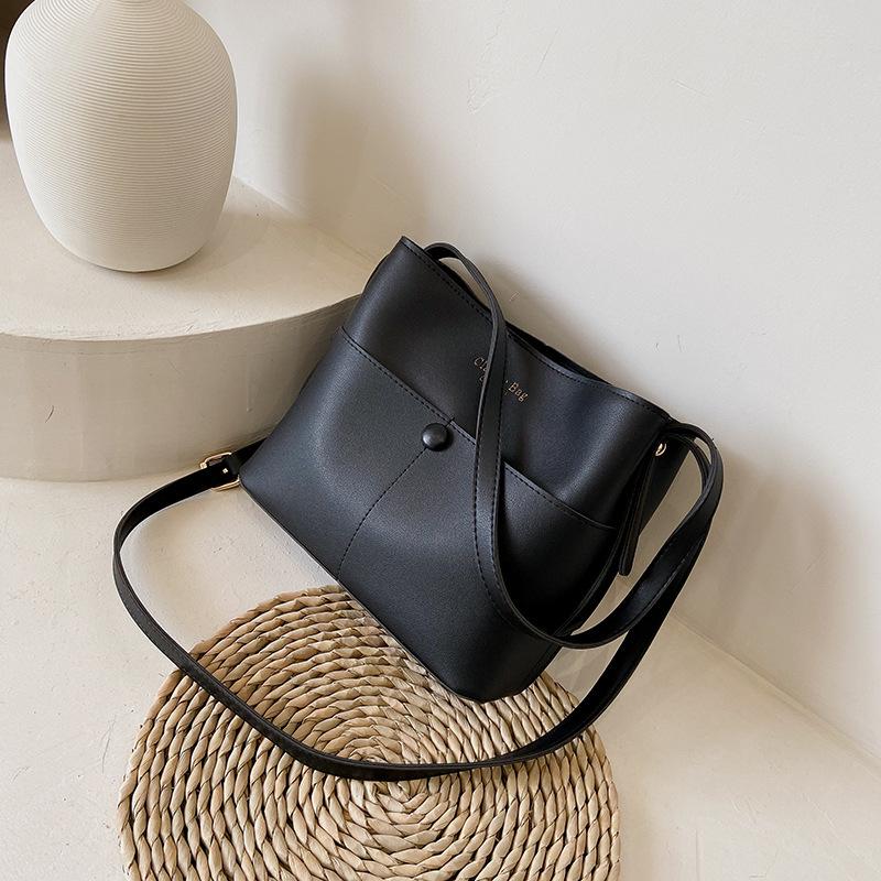 

Большая вместительная сумка-тоут 2024 года, новая универсальная сумка через плечо, женская сумка, простая сумка-ведро для поездок на работу, простая чёрный