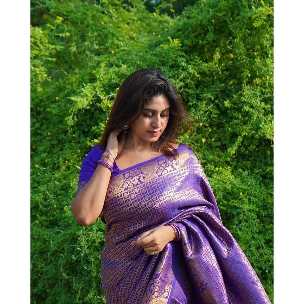 This Beautiful Saree Is Elegantly Decorated with Gorgeous Solid Jacquard Weave That Gives a Perfect Look To the Outfit.