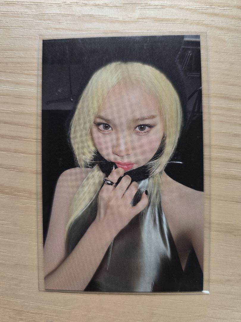 

[USED] LE SSERAFIM Crewneck Purchase Bonus: Chaewon (USA Exclusive)