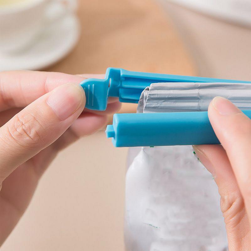 12 Stück Plastikbeutelklammern 3 Größen Lebensmittelverschlussstäbchen Küche Lebensmittel Snack Griff Organizer Beutelverschlussklemme Feuchtigkeitsgeschützte Aufbewahrungsklemme