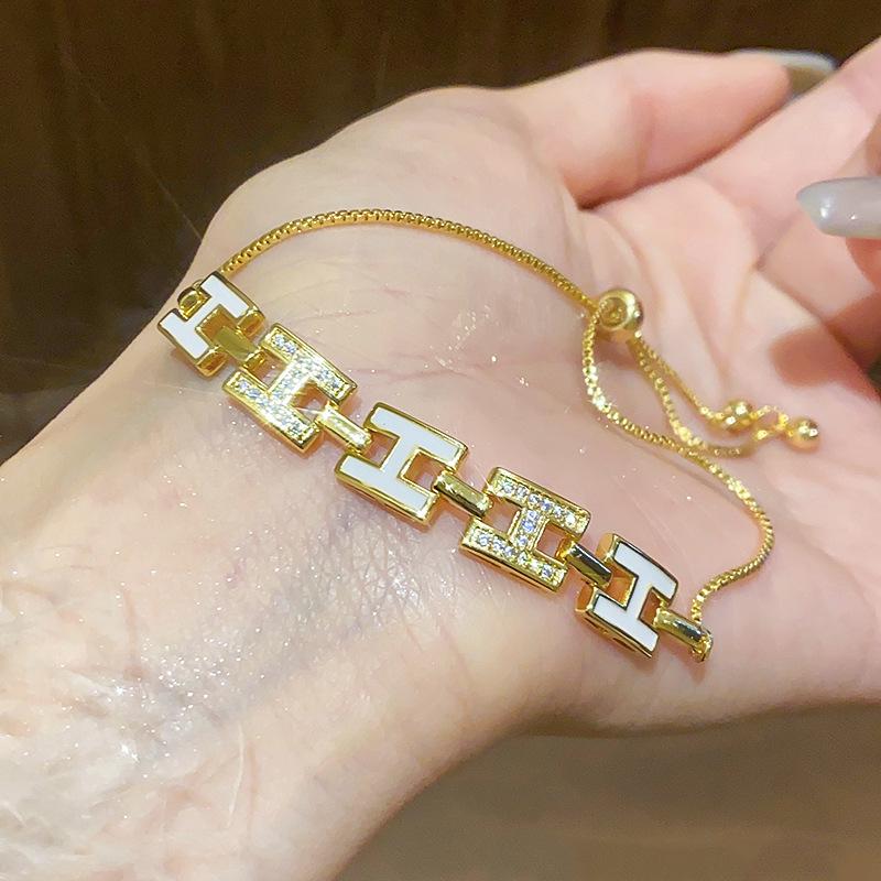 18K Gold-Plated Zircon Letter Pull-Out Bracelet: Elegant High-End Fashion Accessory