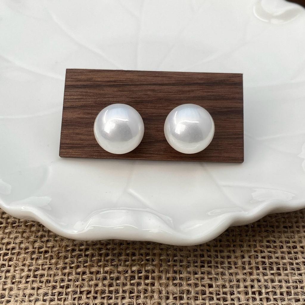 Elegant Pearl Earrings: S925 Silver, Light Luxury, Versatile