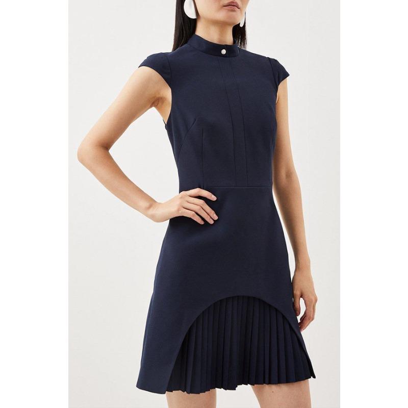 

Жіноча безрукавна сукня з круглим вирізом та китицями S