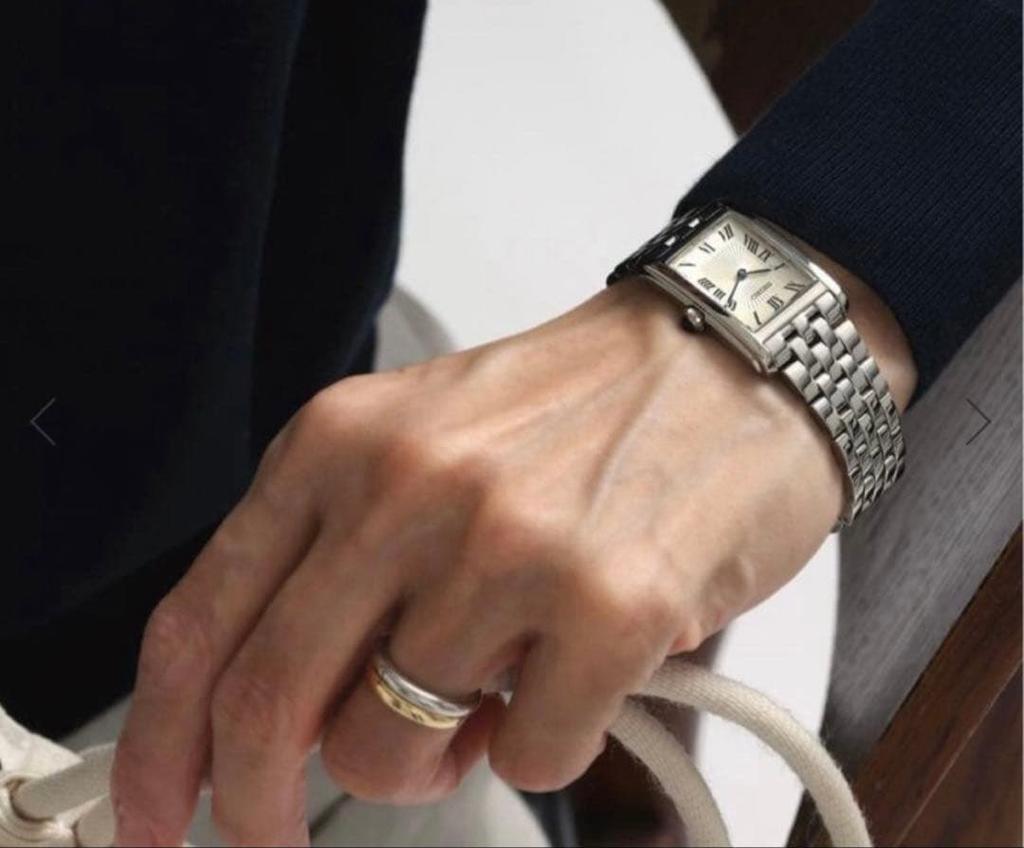 SEIKO analog wristwatch