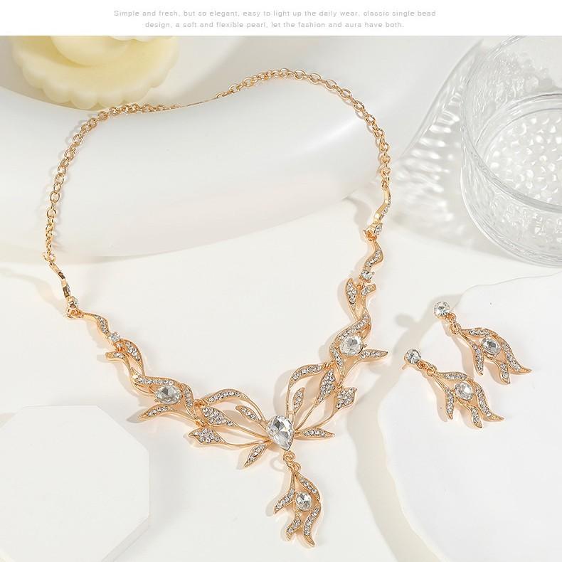 necklaces, earrings, jewelry sets, bridal diamond sets, chains, light luxury niche high-end jewelry temperament collarbone chains