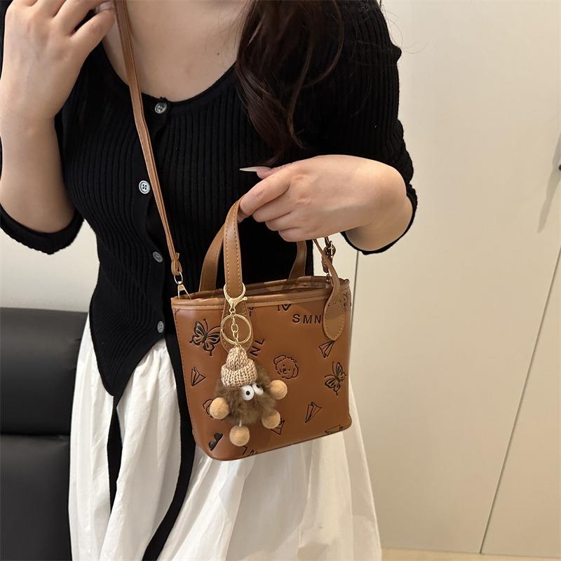 Summer New Light Luxury Aesthetic Niche Design High Texture Portable Shoulder Messenger Bag Bucket Bag