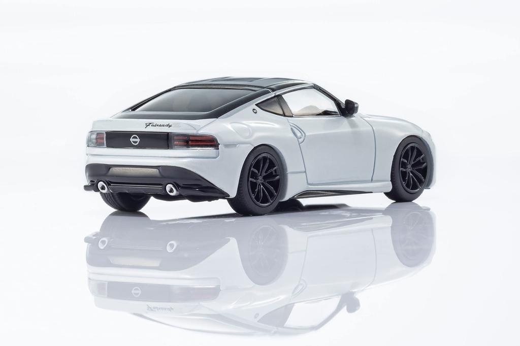 Kyosho KYOSHO MINI CAR BOOK Nissan Fairlady Z White Finished Product & No.13 1/64