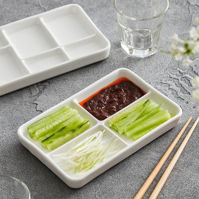 Bílá obdélníková keramická talířek na kořenky s více přihrádkami, na omáčky, přílohy, BBQ omáčku