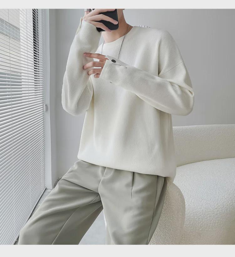 Weißer Herrenpullover mit Rundhalsausschnitt und geteilten Ärmeln