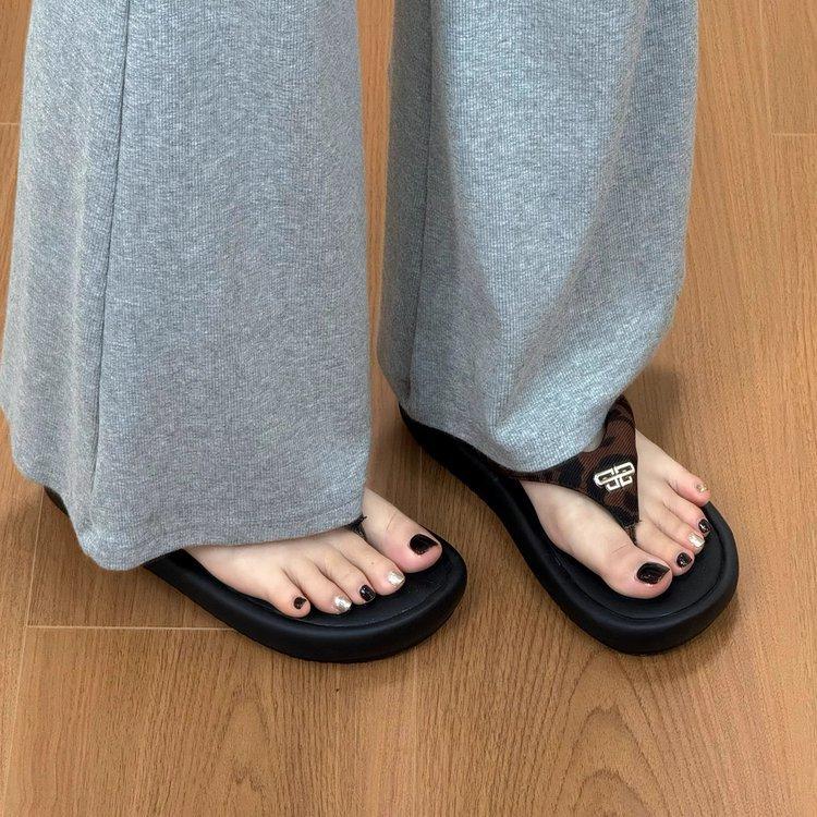Island Holiday~ Thick-soled Flip-flops Korean Version of Casual Versatile Slippers 2025 Summer New Sandals