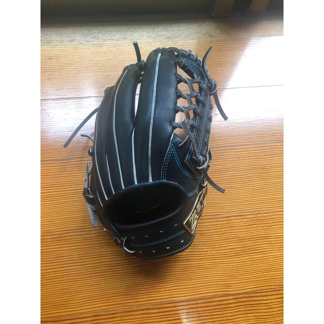 Used ZETT Softball Gloves & Spikes