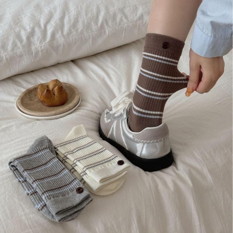 Women's Fall Bump Stripe Button Preppy Breeze Micro Pressure Boneless Anti Paging Mid Barrel Stack Socks