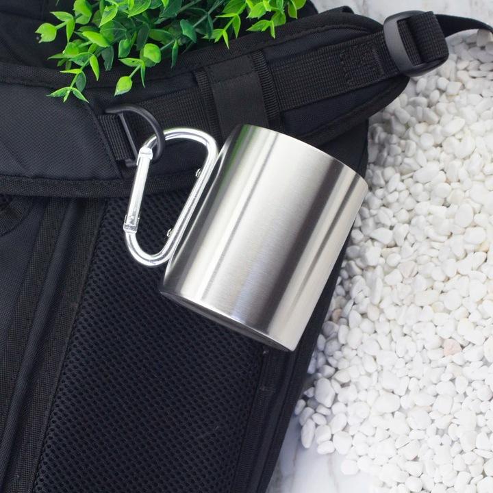 Metal travel mug with a carabiner