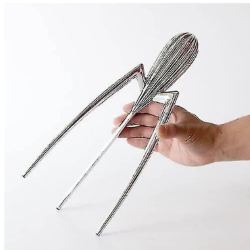 Odšťavňovač Salif se zrcadlově leštěným designem pro každodenní domácí použití