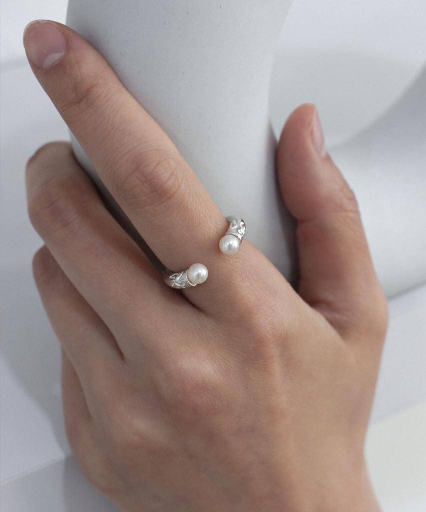 Joho Yeonwol (Smoke And Moon) Ring - Pearl