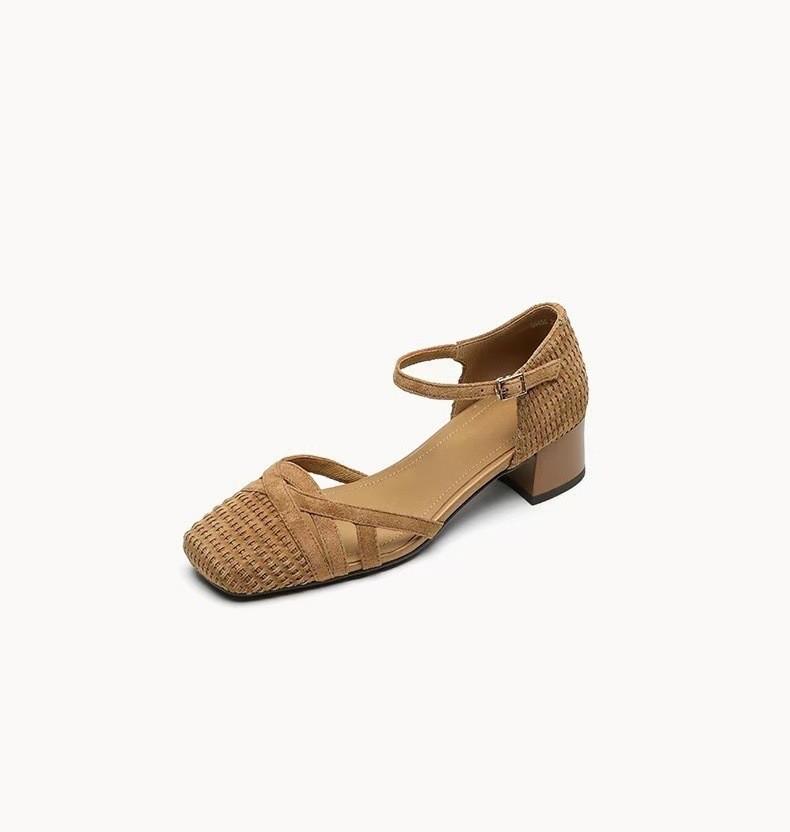 

Retro style niche square head woven hollow breathable word with thick heel bag head sandals 40