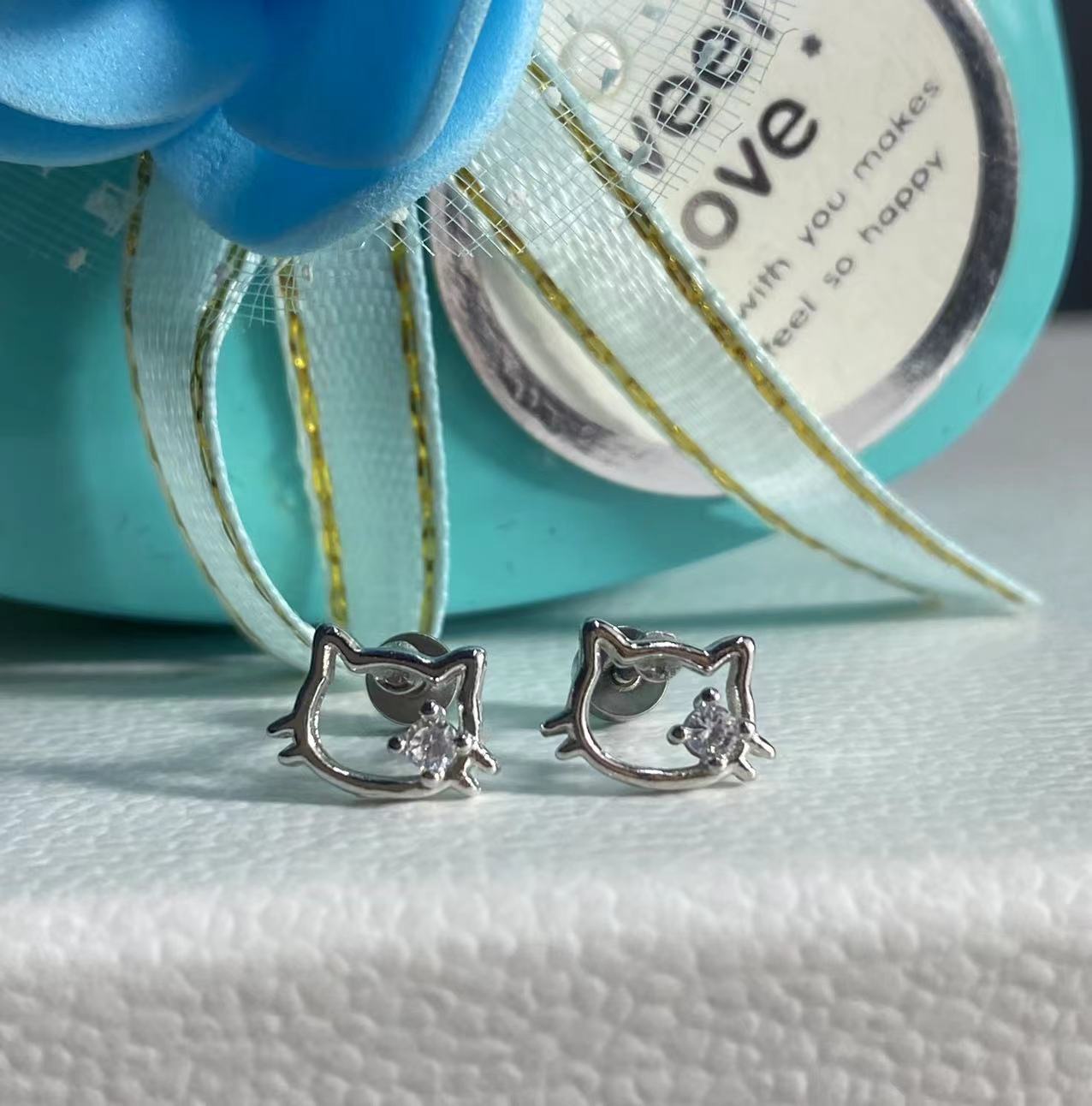 

Hollow star stud earrings kitty cat sweet ear holes full of diamonds sleep free cute student earrings