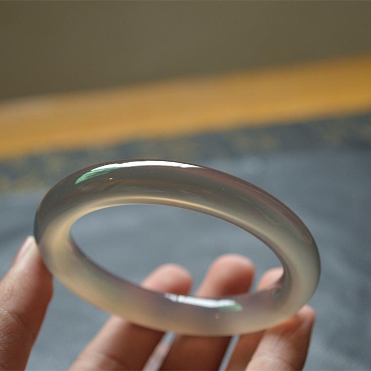 Натуральный фиолетовый круглый браслет из халцедона — фото 4