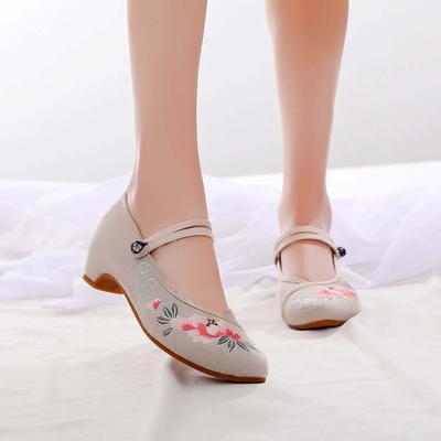 New Ethnic Style Embroidered Shoes with Elevated Inner Height Women's Shoes with Cow Rib Sole and Square Heels