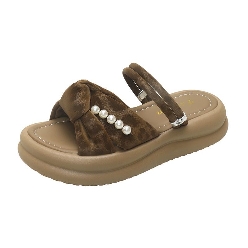 Slippers women's summer outer wear thick-soled beautiful not tired foot muffin slippers 2025 new thick-soled sandals